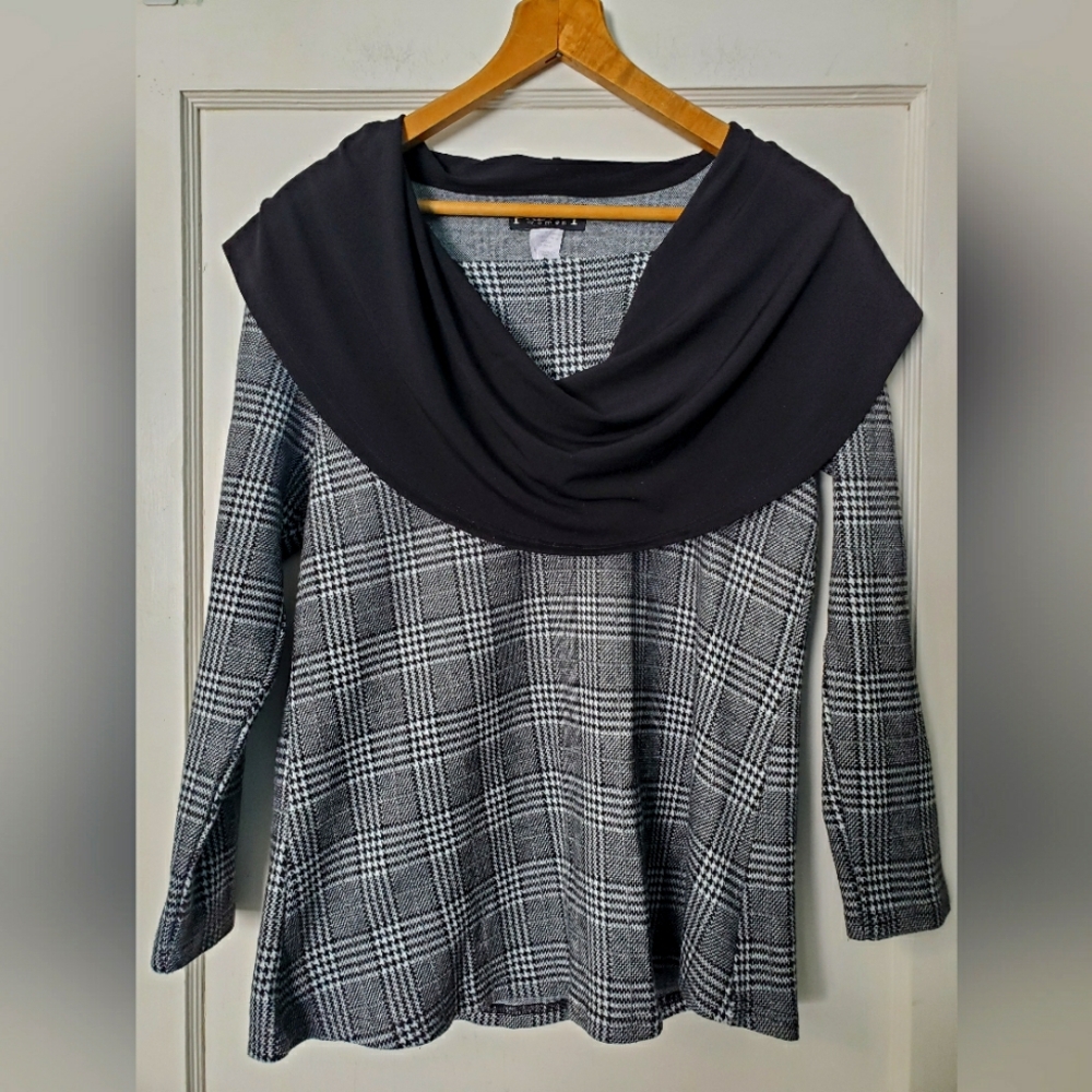 💕Gorgeous Plaid Cowl Sweater🖤🤍